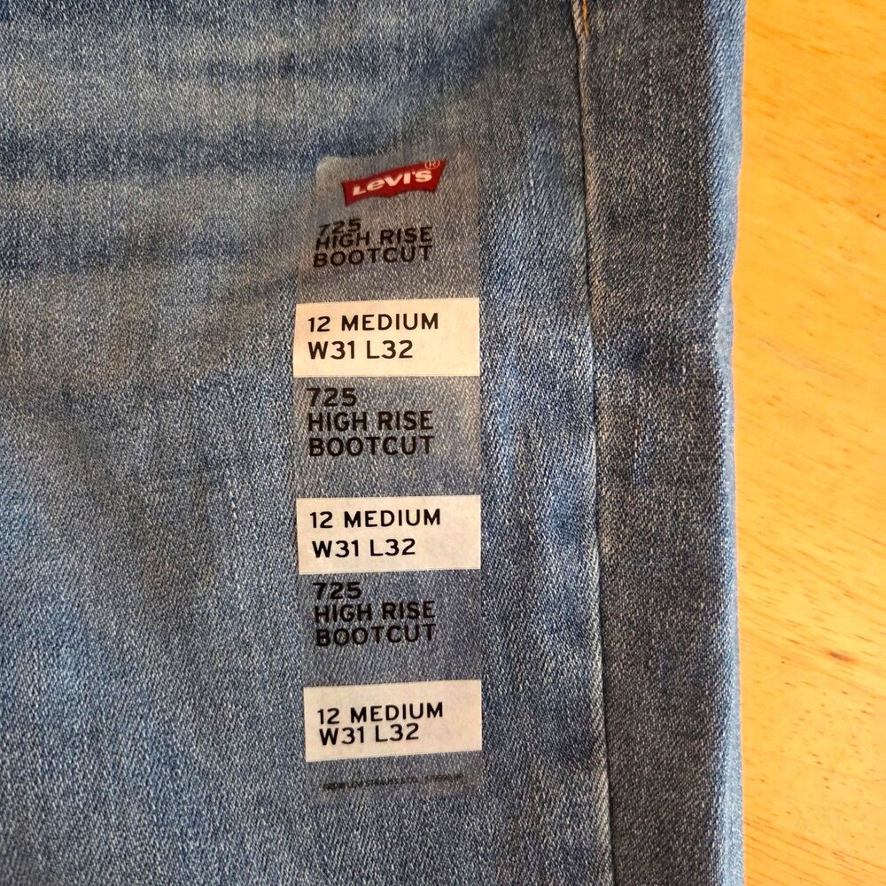 NWT Levis 725 Light Blue High Rise Boot Cut Women 12 31x32 Tribeca Sun Jeans - Picture 5 of 6